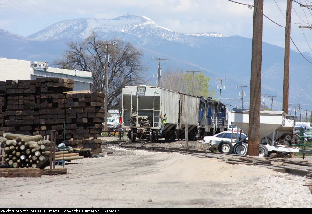Darby Local spotting grain cars in Hamilton