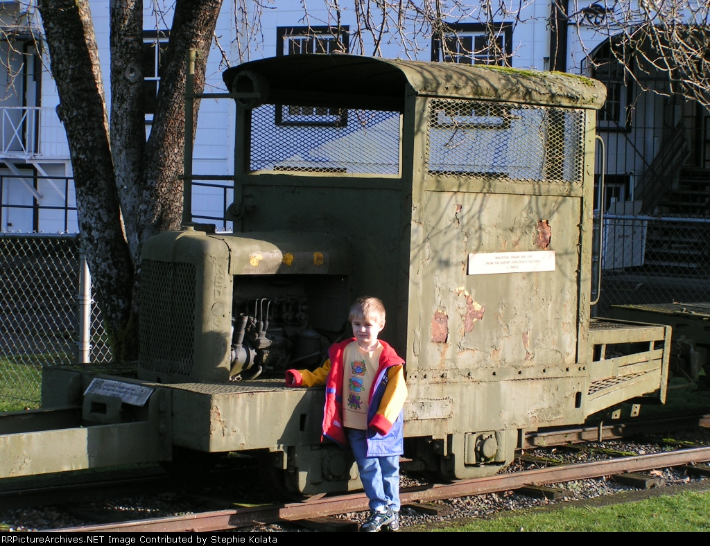 DUPONT POWDER PLANT SWITCHER AND GRANDSON BEN