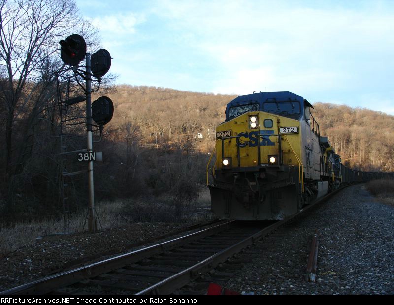 V806, with 99 loads of coal, is about to enter the siding for the Tompkin's Cove power plant