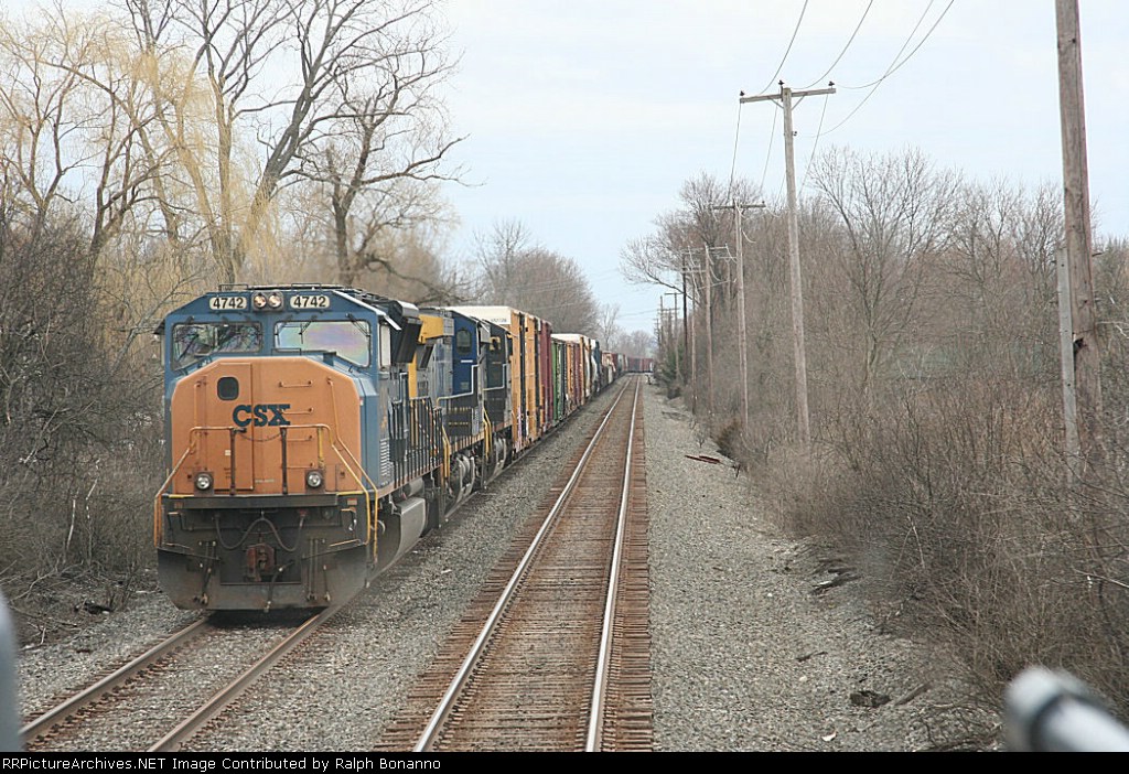Q410 holds the siding at CP-121 waiting for Q417 and Q118