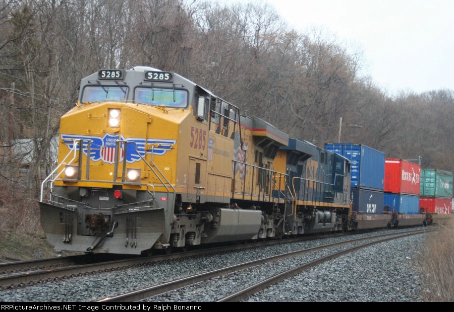 Q112 holds the main at CP-102 waiting for northbound traffic