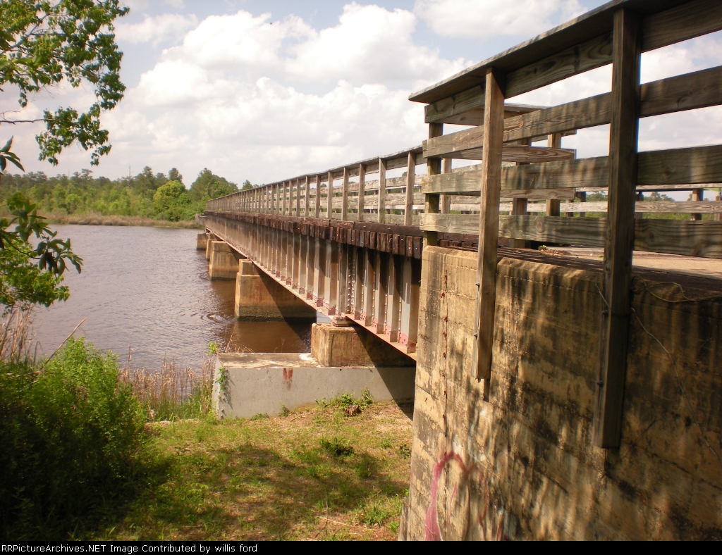 Old SAL bridge at Woodbine