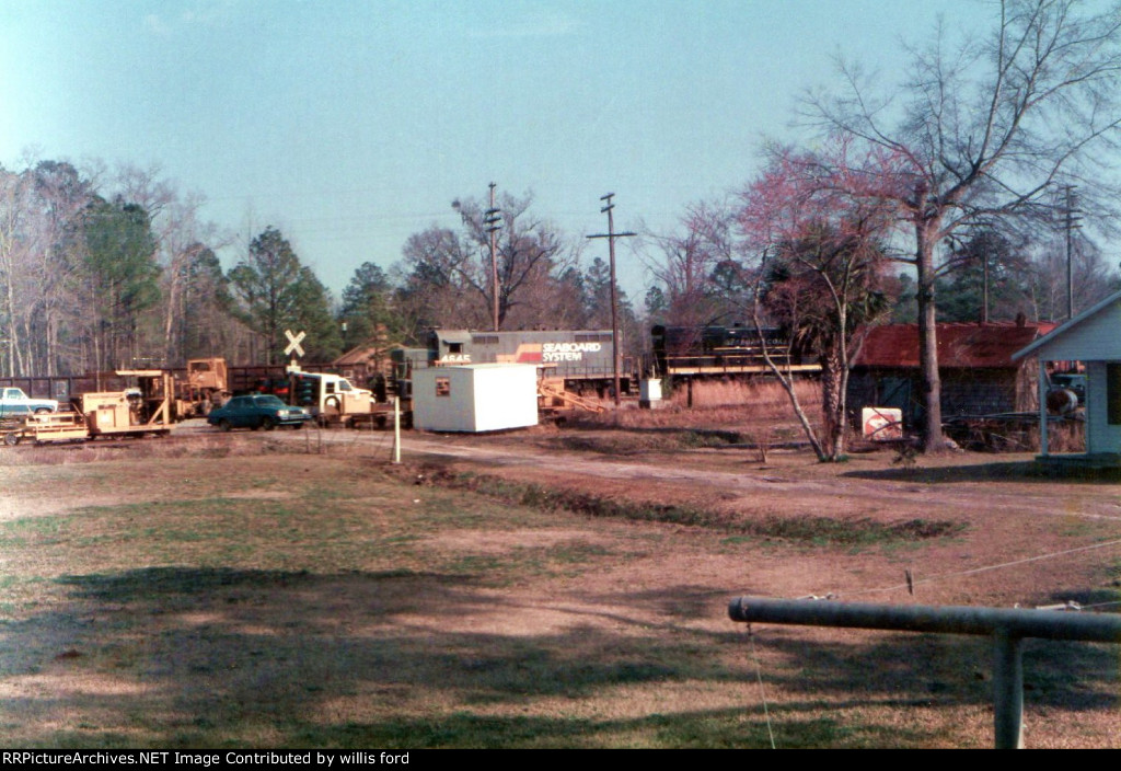 The rail gang removing the siding flat here in Everett