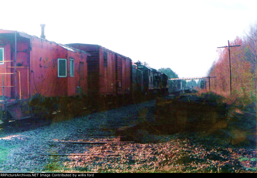 This is the last train to ever cross the diamiond on the Everett Sub