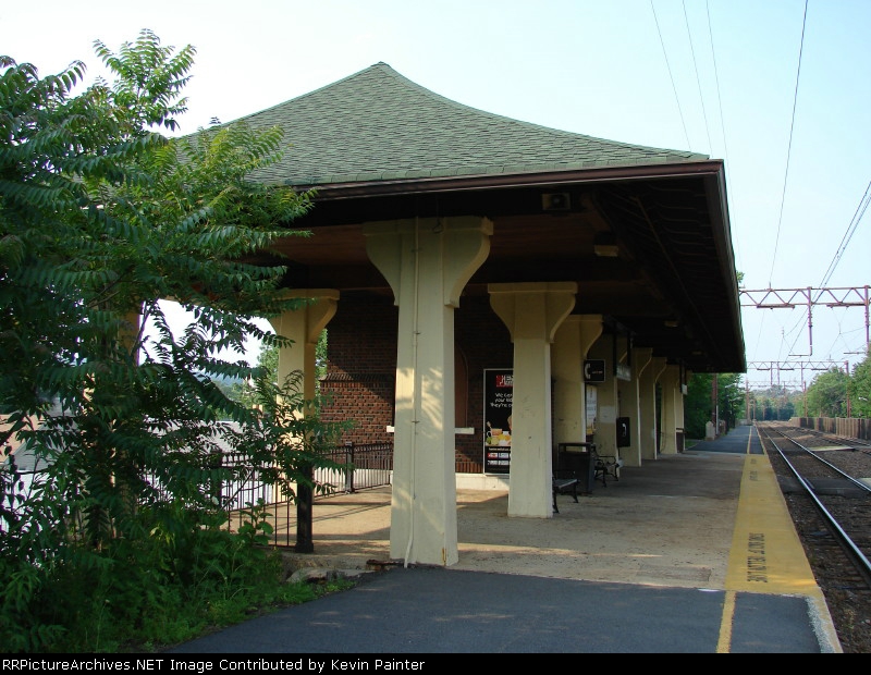 Station-shelter side 