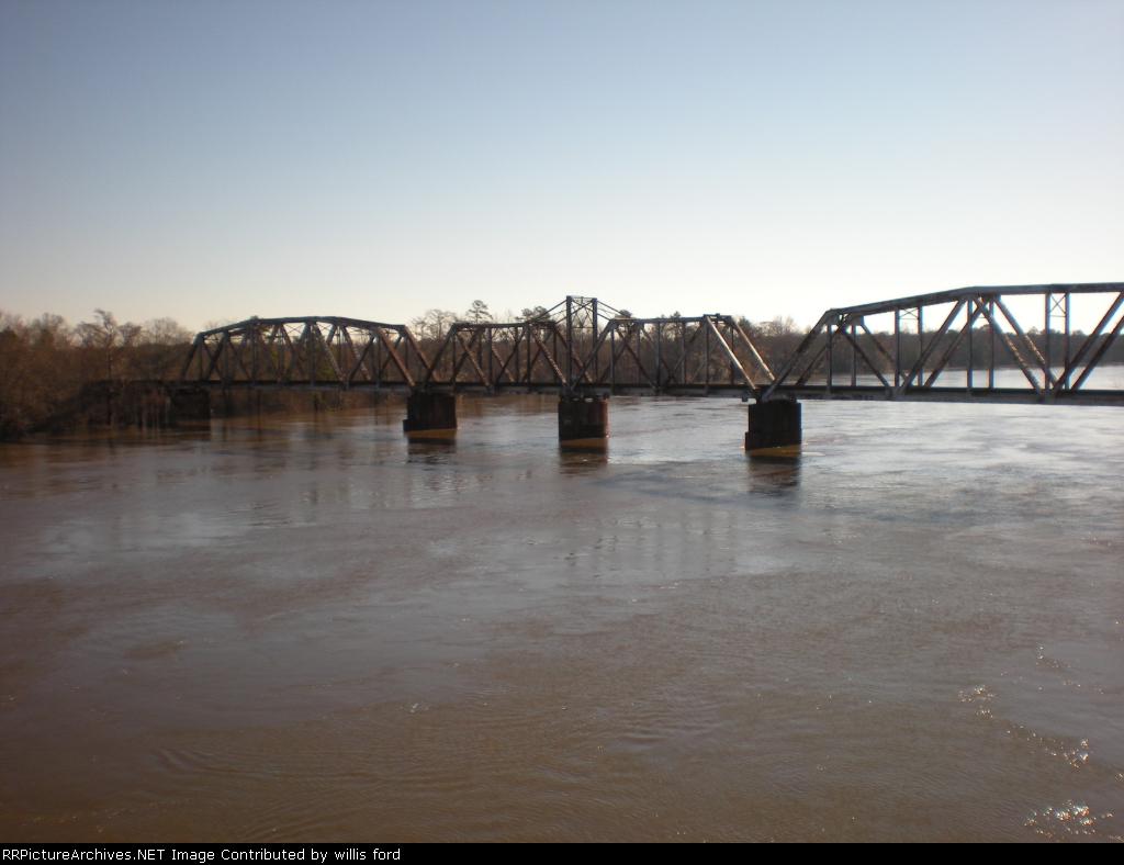 Old SAL bridge at Jamestown