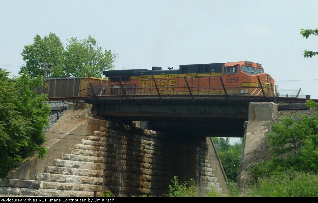 BNSF 5658