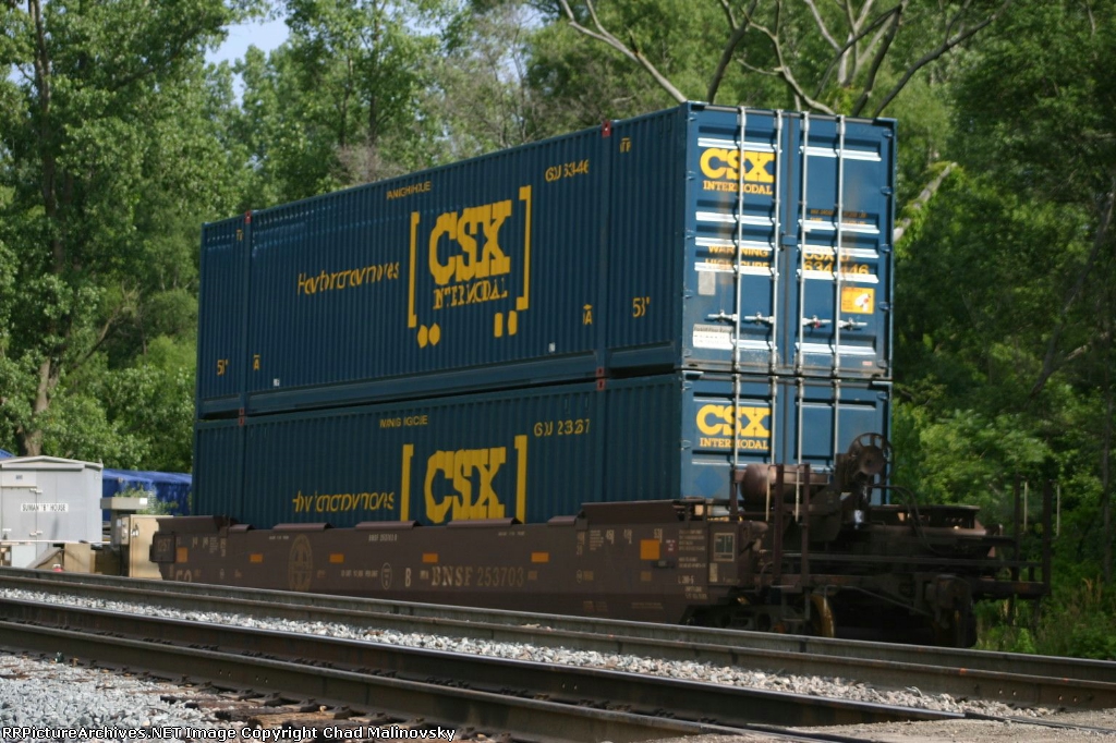 BNSF 253703 on the ground