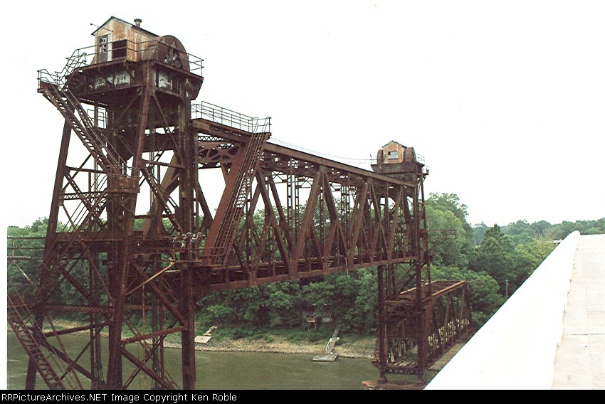 RI lift bridge (close shot of the lift section)