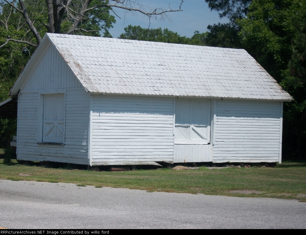 Old freight hose in Reevesville