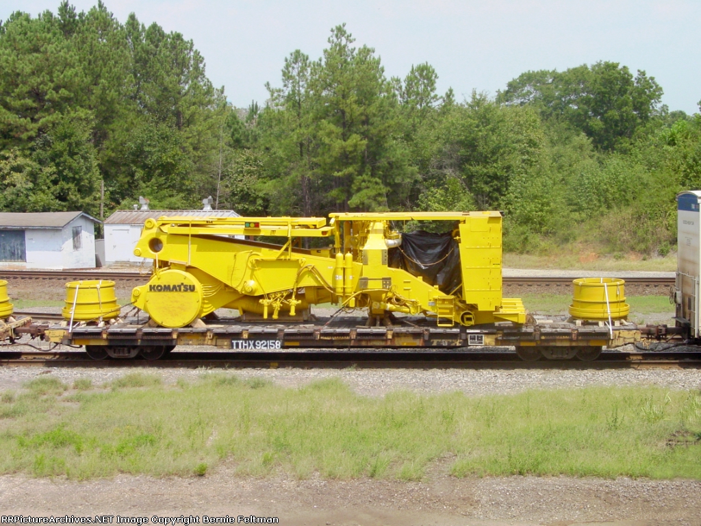 TTHX 92158, with a new Komatsu, southbound 