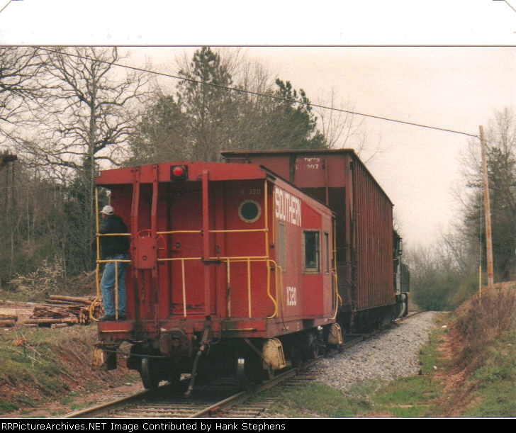 SOU X320 ends a very short Lafayette Turn in Lafayette near the woodyard spur.