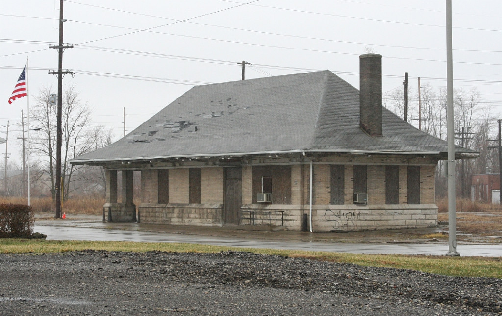 Other depot by abandoned yard
