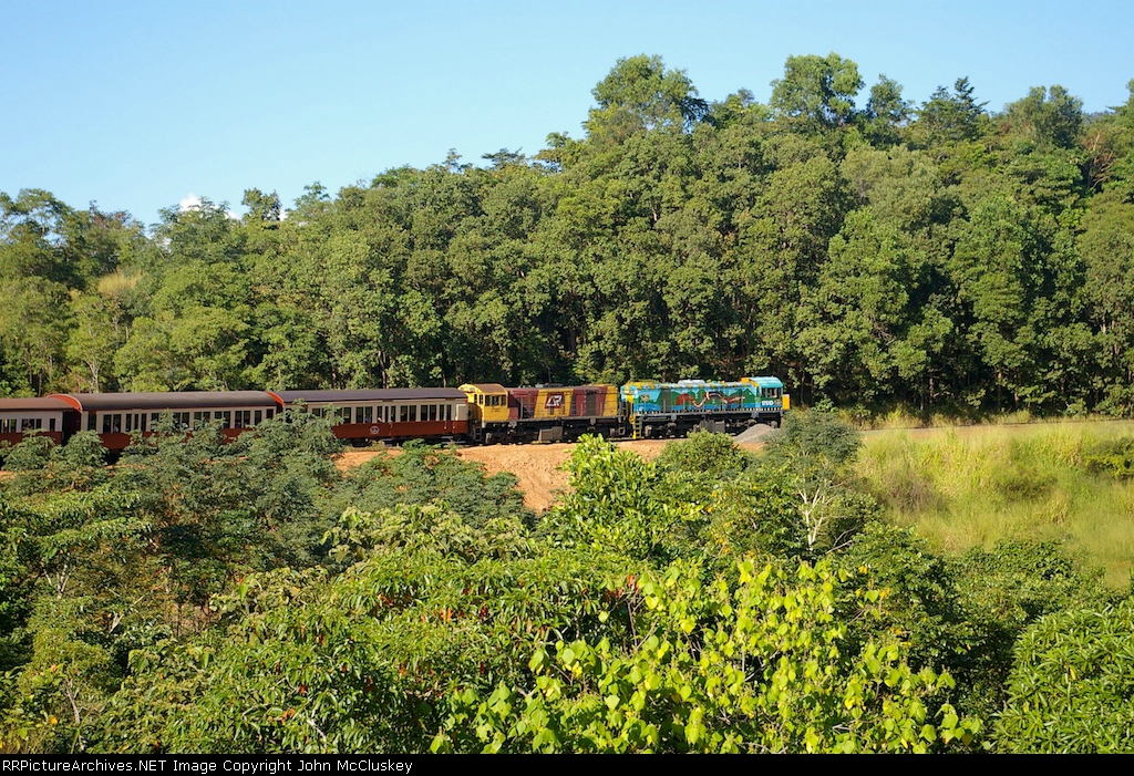 Queensland Rail National, 1076mm Gauge, Clyde-EMD GL18C