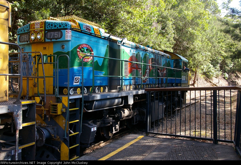 Queensland Rail National, 1076mm Gauge, Clyde-EMD GL18C 1751