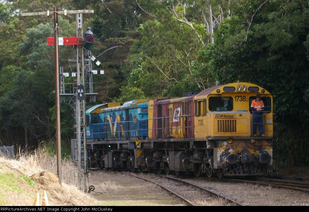 Queensland Rail National, 1076mm Gauge, ClydeEMD GL18C 1751 & 1738D