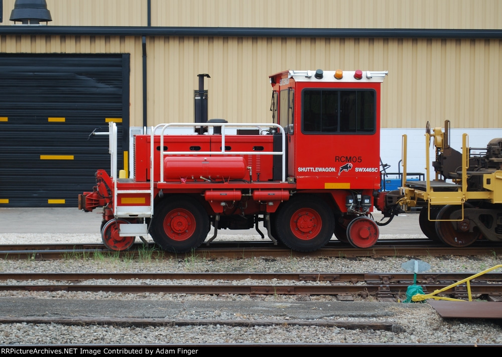 Red Shuttlewagon RCM05