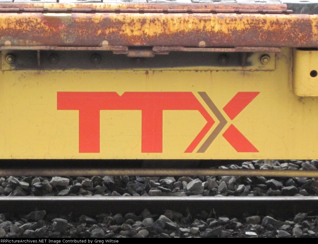 New TTX logo on a HTTX flatcar