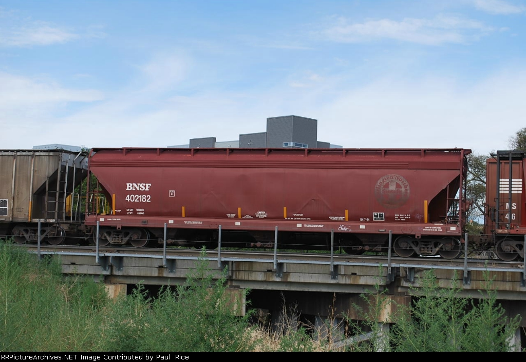 BNSF 402182