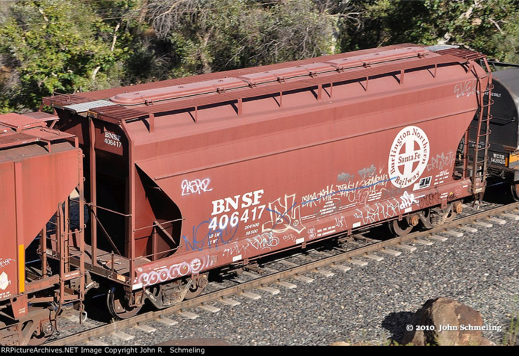 BNSF 406417 at Woodford Ca, UP Mojave Subdivision. MP 348.8. 9/1/2010