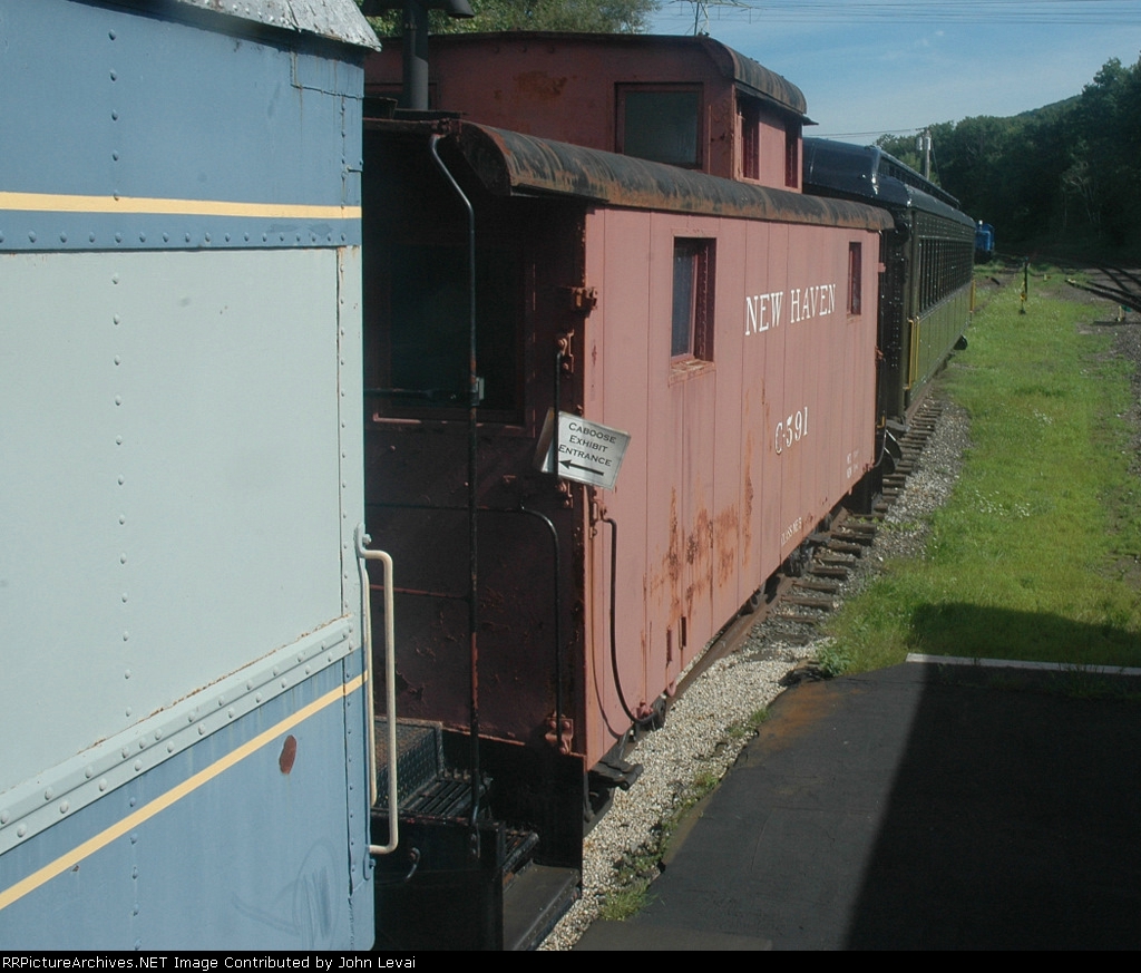NH RR Caboose