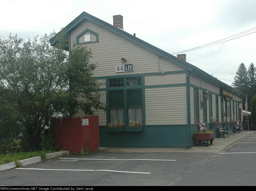 Lee Former NH ^tation