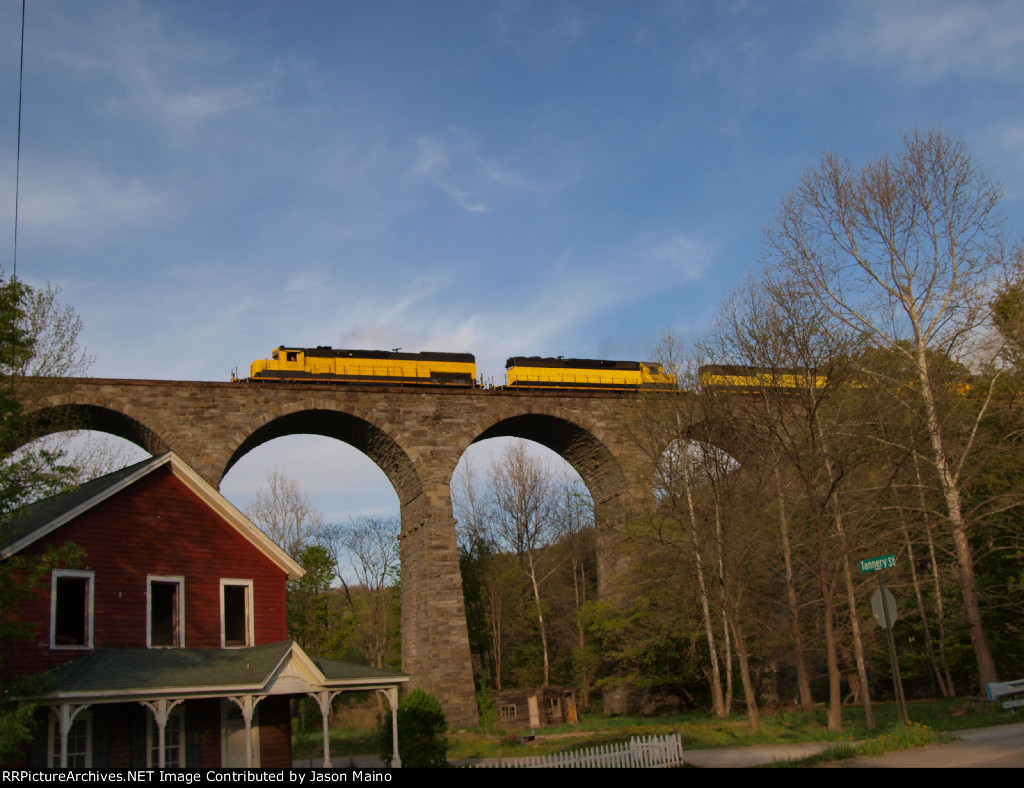 Su 100 heads over the Starrucca Viaduct