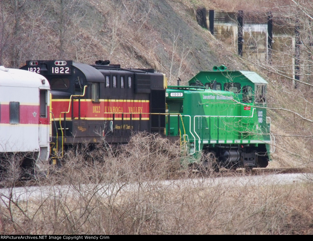 Close-up under the bridge.