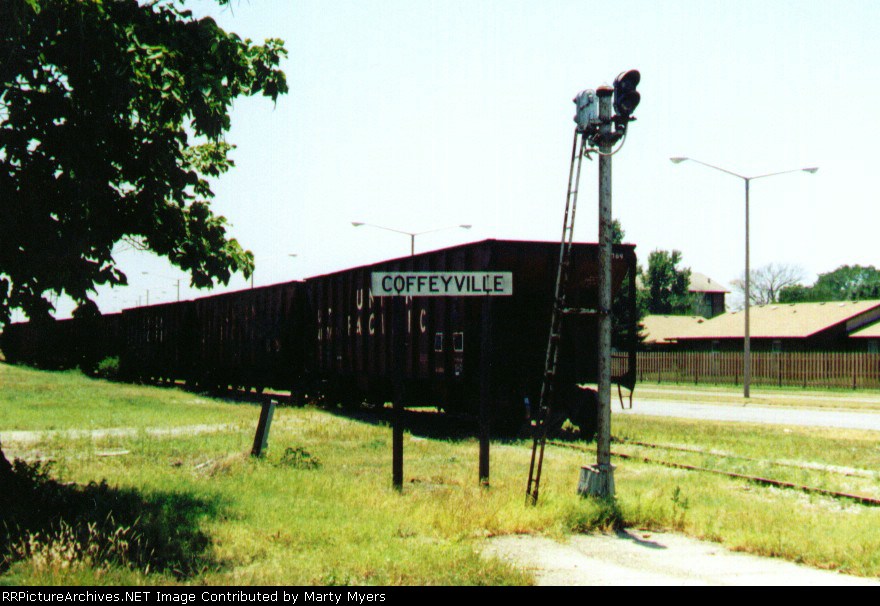 SKOL Signal and Station Sign July 3, 1998