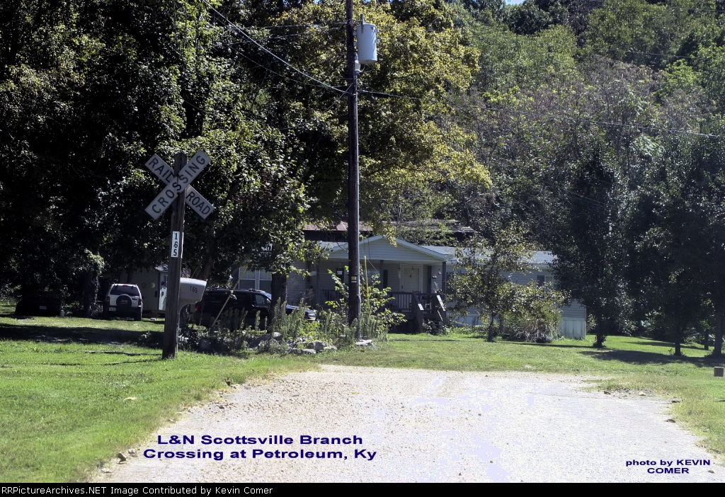 L&N Scottsville Branch road crossing