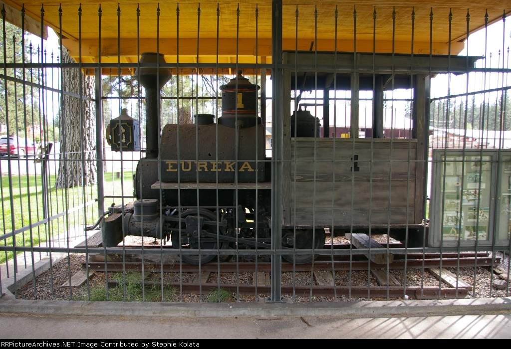 DINKY 1 NAME IS EUREKA FIREMAN SIDE 