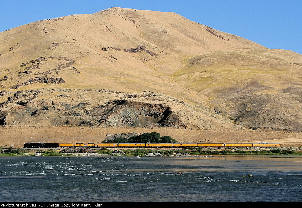 UP 844 along the Snake River