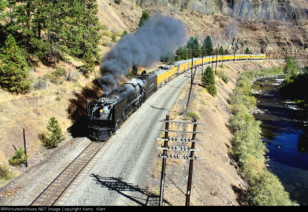 UP 844 along the Gande Ronde River