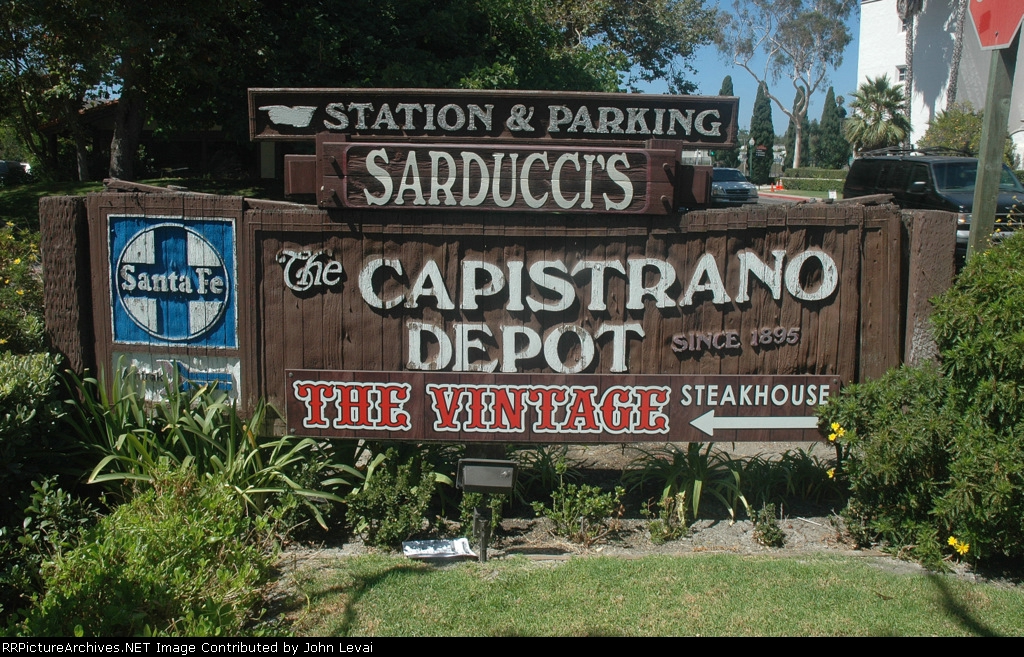 Sarduccis Restaurant Sign