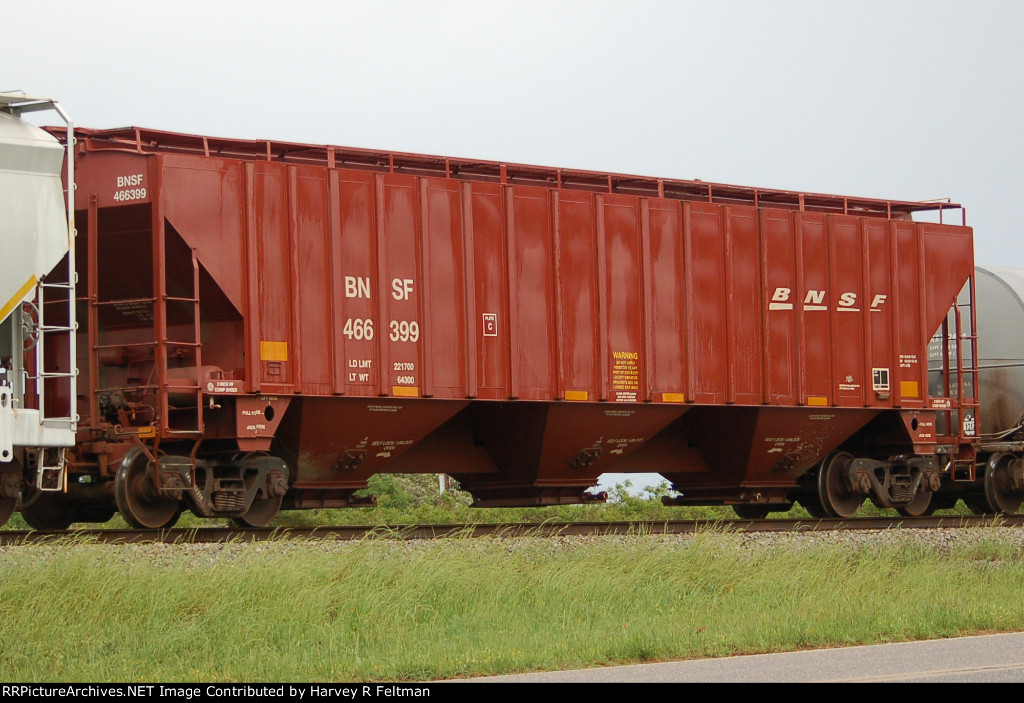 Burlington Northern Santa Fe covered hopper #466399 