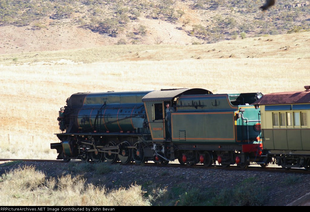 W22 4-8-2 Steam Loco