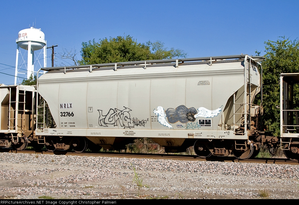 NRLX 32766 on UPRR MNPFW-28