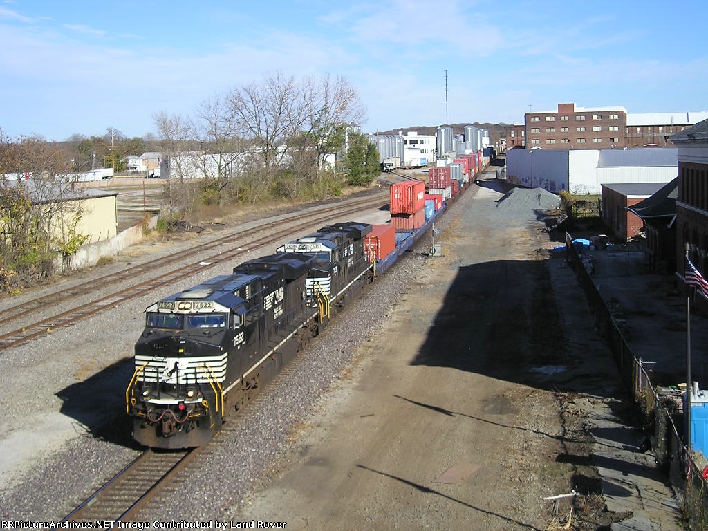 NS 7522 On NS 282 Westbound