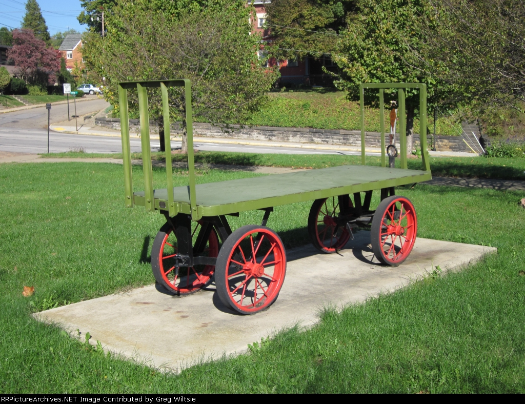 Old baggage cart near the two Beaver stations