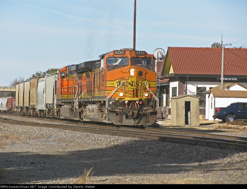 BNSF 5233,  BNSF's  Aurora  Sub.