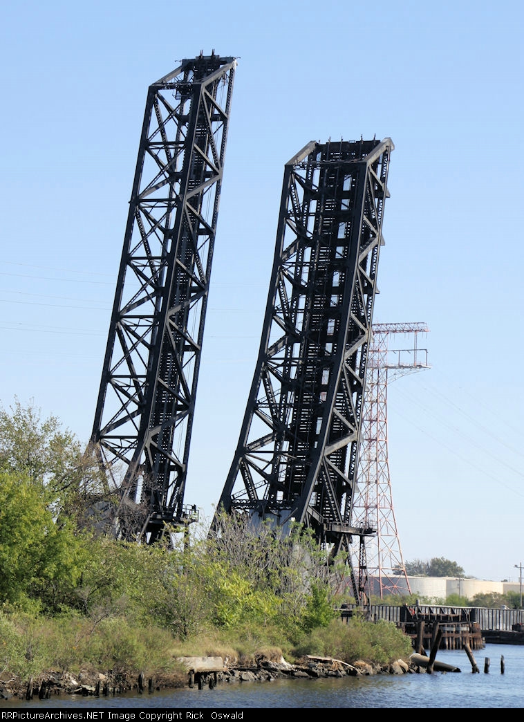 N & S bridge # 5 (Only the twin track is used)
