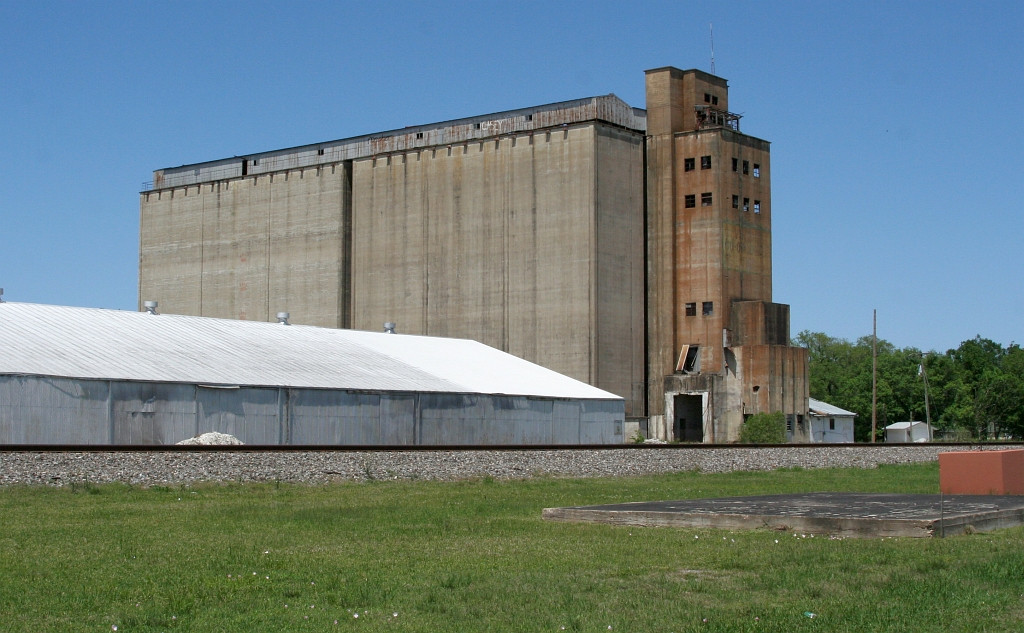 Abandonned grain elevator