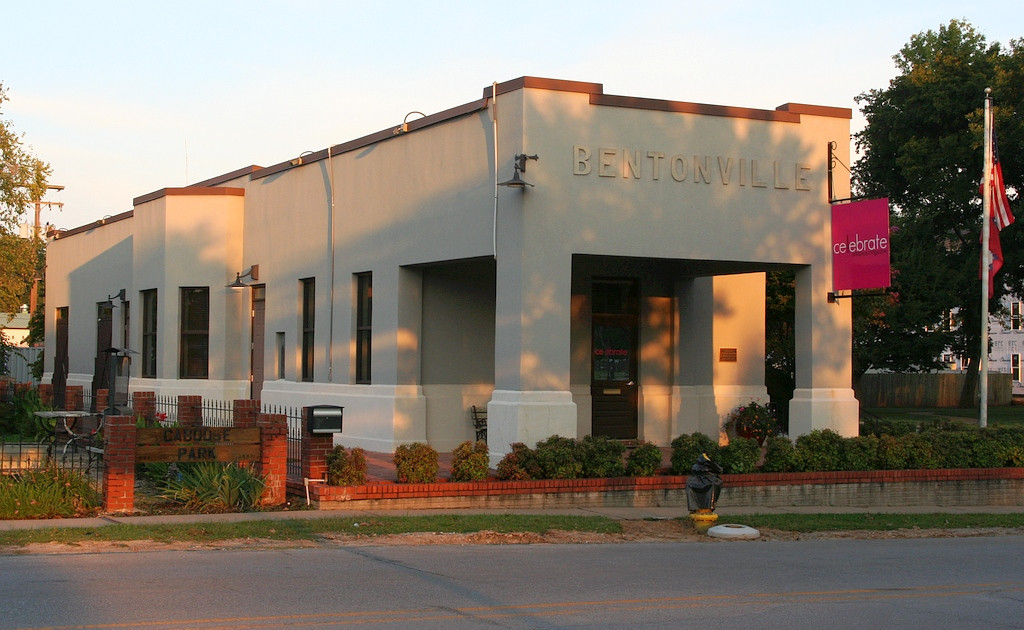 1925 Frisco depot with sterile architecture