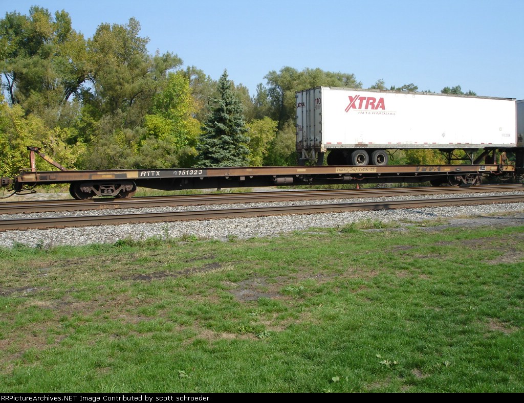 RTTX Flatcar 151323 w/XTRZ Traildr EB