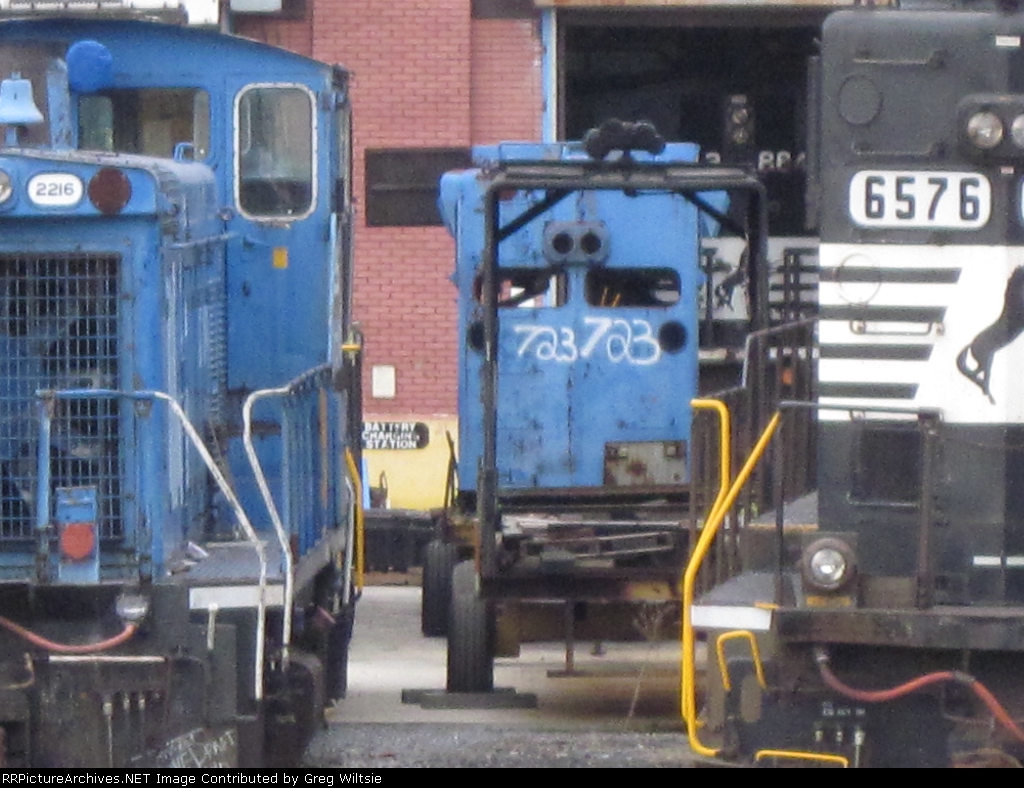 A bit of Conrail blue is around as NS SW1500 2216 sits with a hood section to be used for NS slug 723