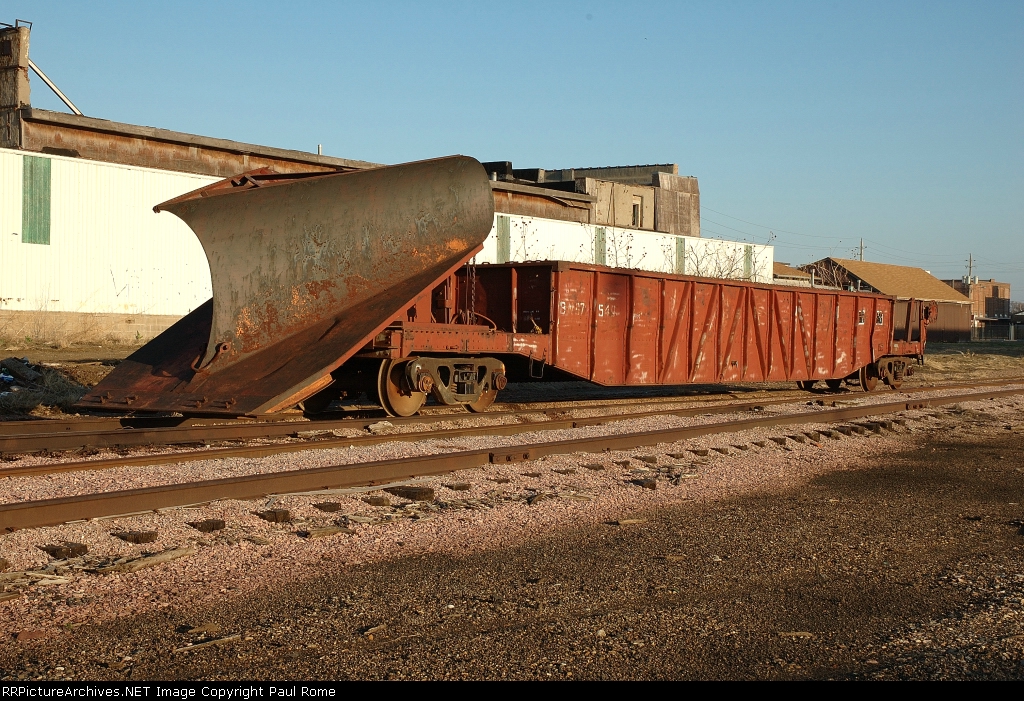 BN 972548, gondola wedge plow, at the BNSF Yard