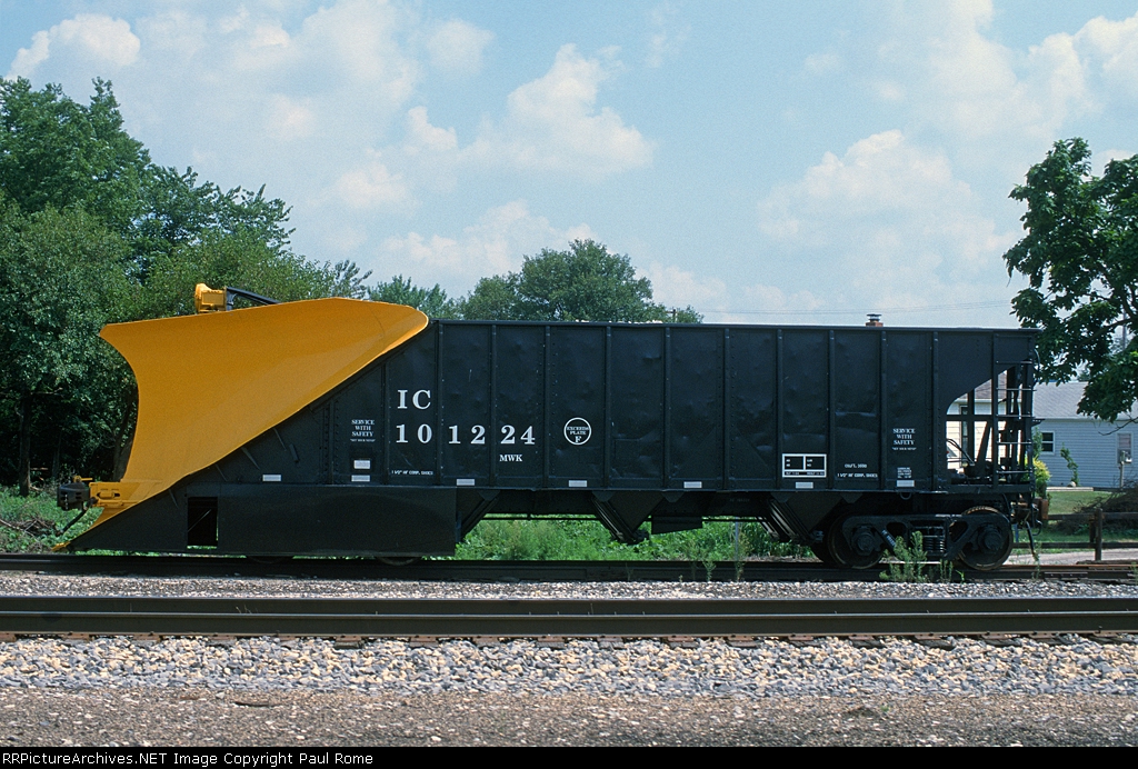 IC 101224, Wedge Plow Hopper, on ICRR