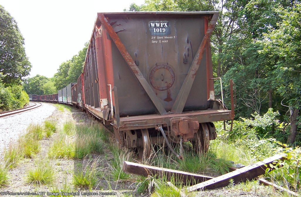 WWPX 1019 (ex-CP Rail) with associates