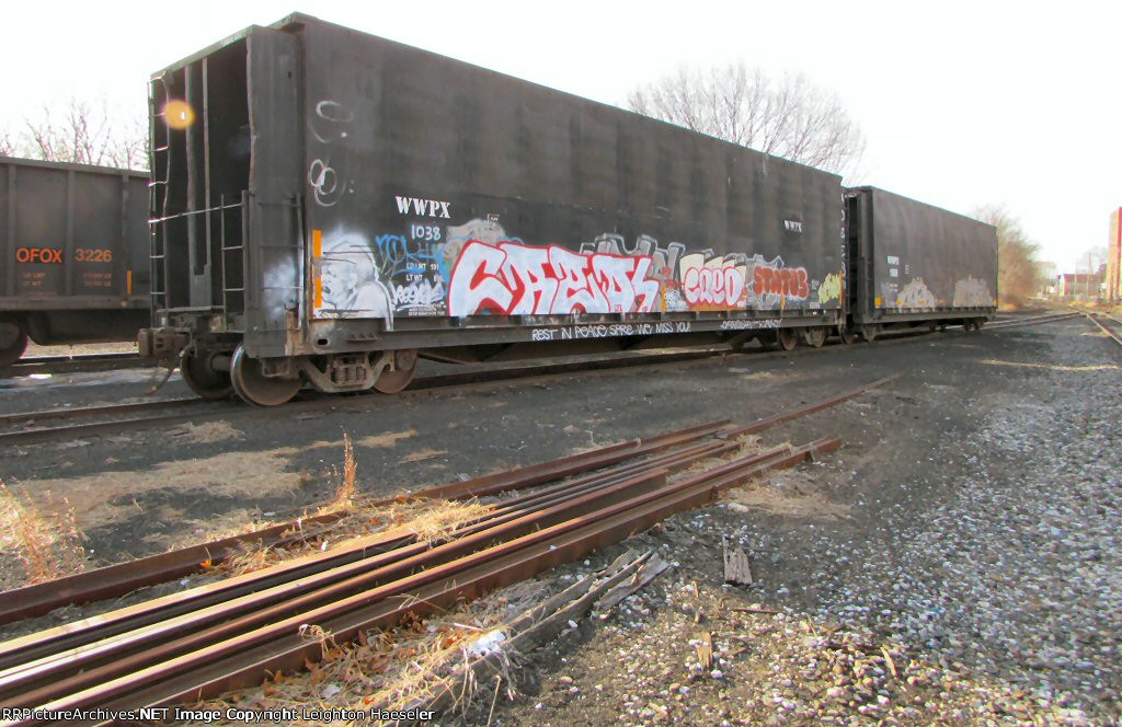 WWPX 1038 (ex-RRLX 1001, ex-BCOL 17806)