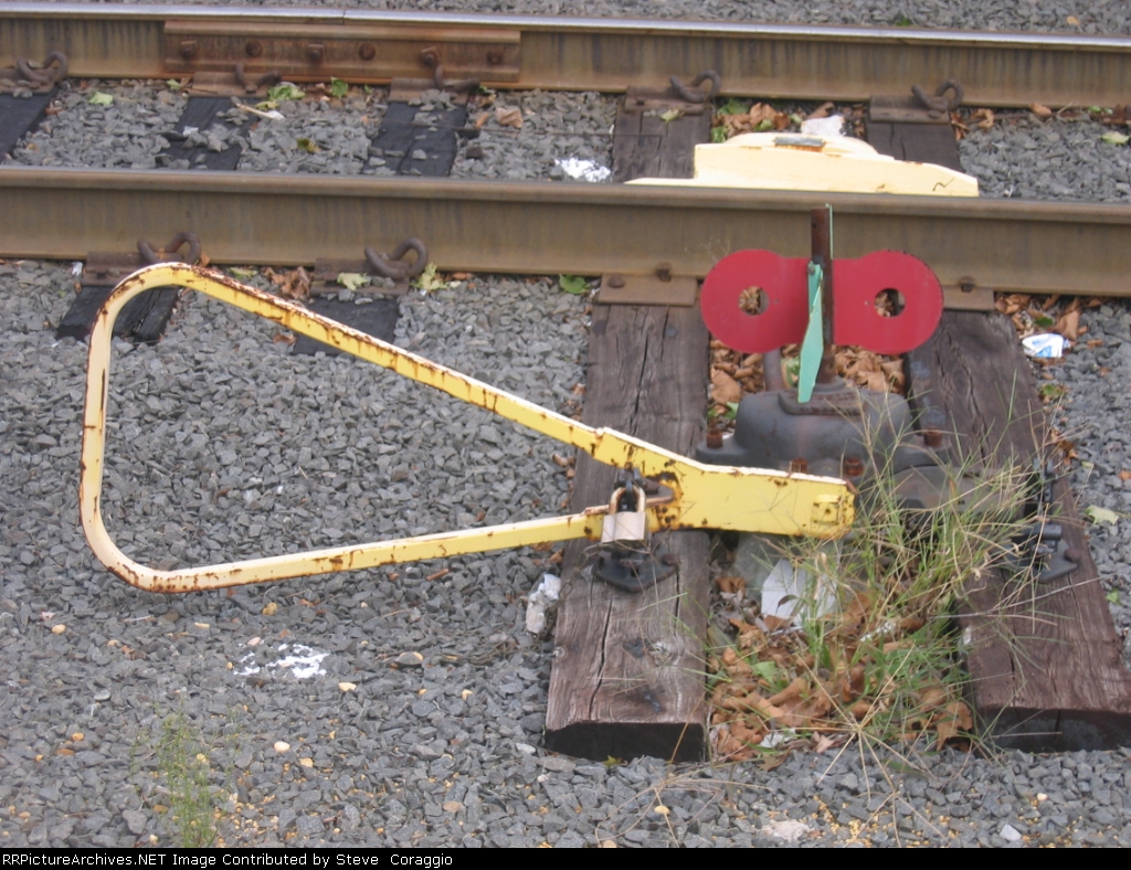 Track Appliance & Switch Handle, red/green target.